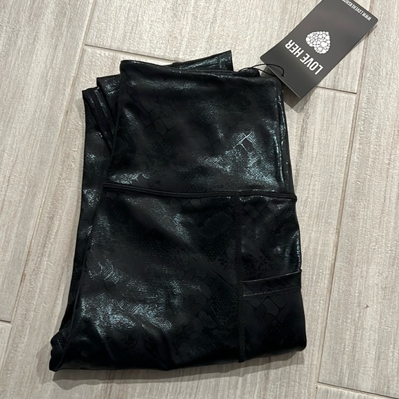 Black printed faux leather 7/8 leggings workout casual high compression medium - Picture 3 of 12